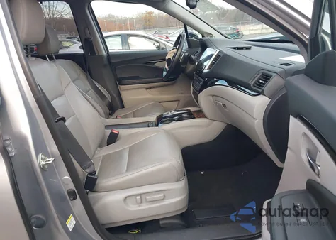 2016 Honda Pilot Touring z USA, uszkodzony, nr VIN 5FNYF6H98GB077900